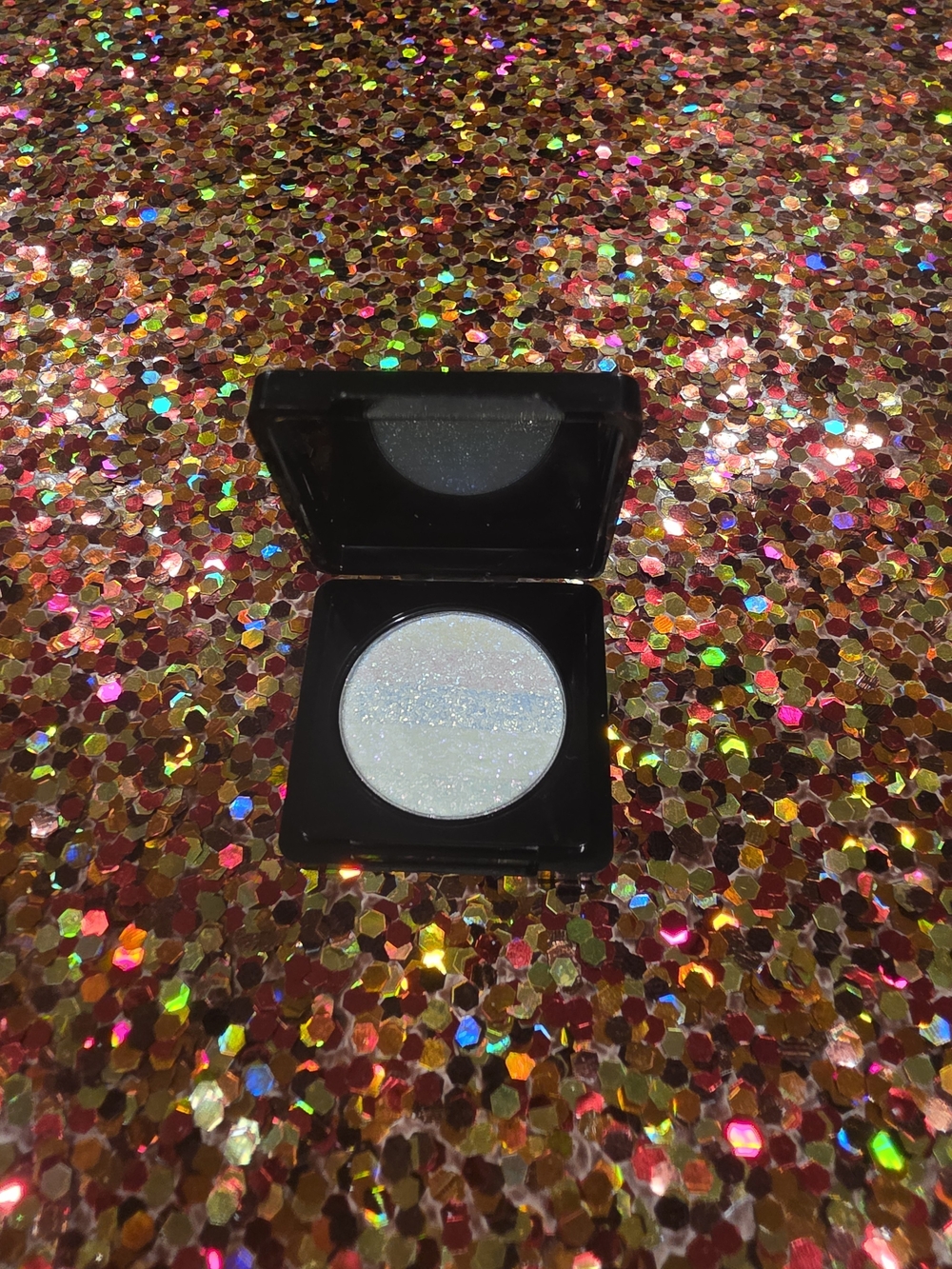 Iridescent Pearl Eyeshadow Single - Sparkling White Shade